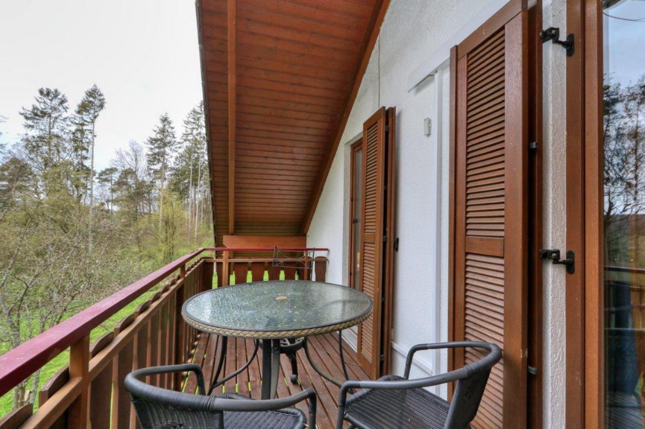 Seepark Kirchheim Ferienhaus Bei Zeta Mit Sauna ภายนอก รูปภาพ